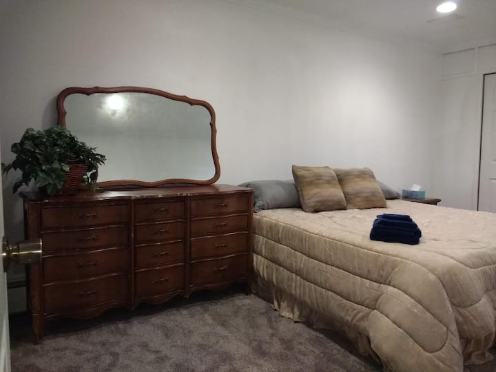 金色卧室-加大双人床