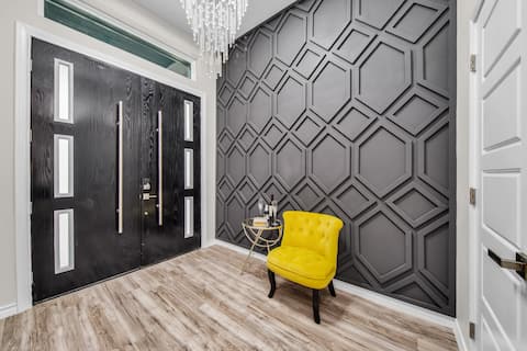 NEWLY REMODELED MODERN GR8T LOCATION 4BR SLEEP 12