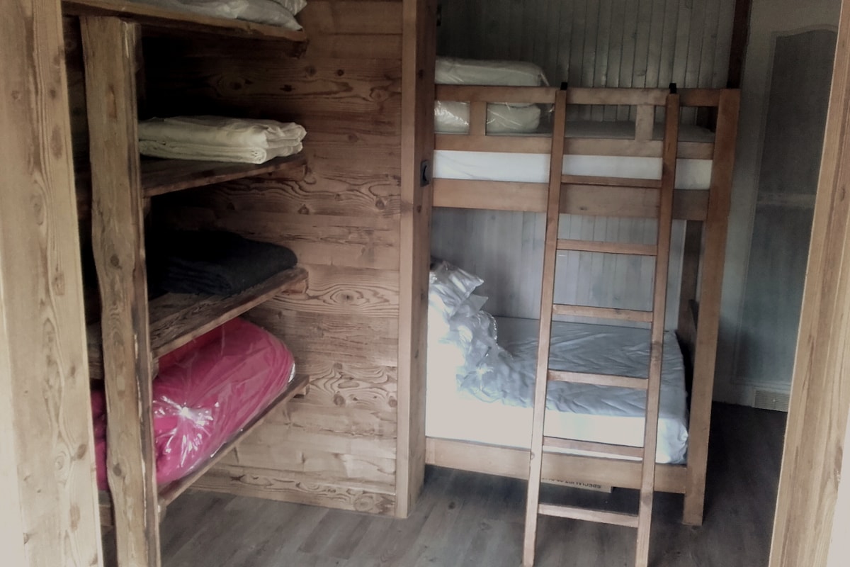 Habitación estudio baja 140 litera 