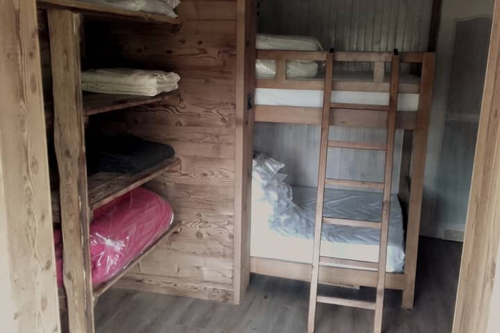 חדר סטודיו נמוך 140 מיטת קומותיים 