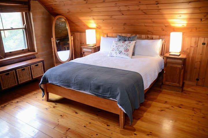 Upstairs queen bed