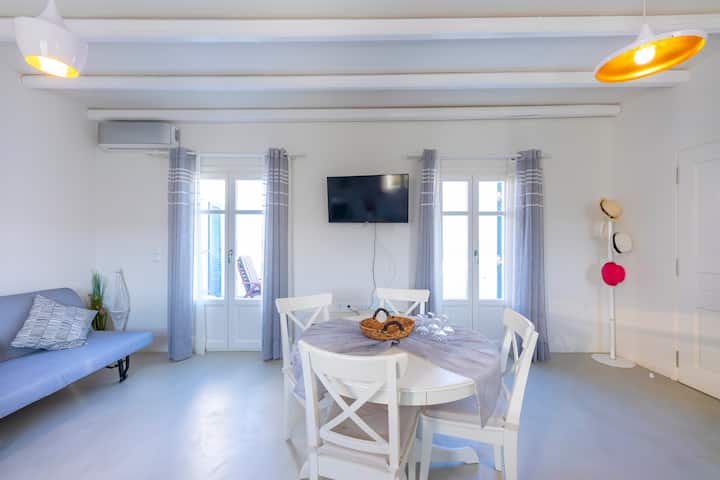 Villa Areti Punda Paros: open plan kitchen living room and dining area