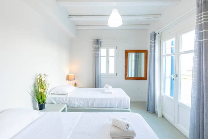 Villa Areti Punda Paros: 2nd bedroom, built in single beds