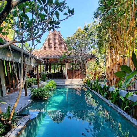 Serene Joglo Villa• 5BR • Pool • Views • Near City