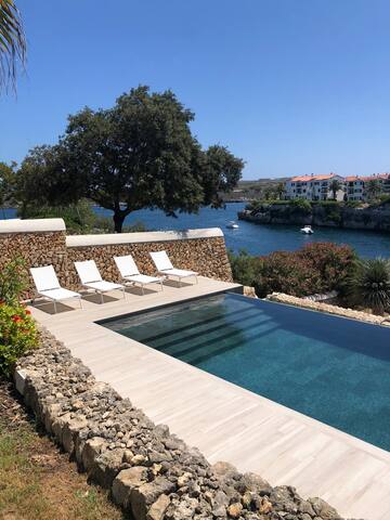 Villa “Xaloc” bord de mer – Mao gallery image 3