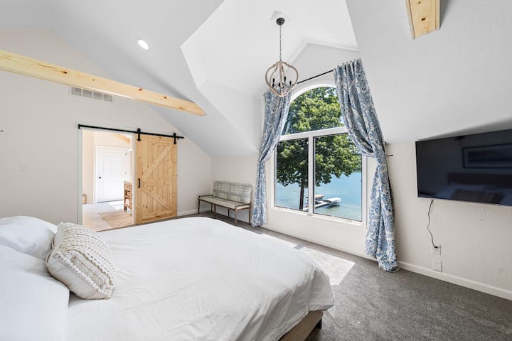 农舍滑动门可通往主卫生间