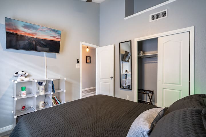 客房1 ：电视、镜子