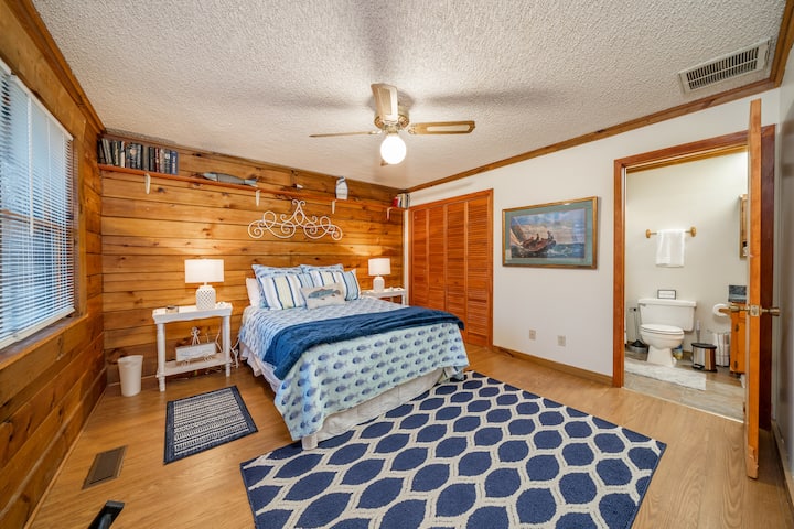 Dormitorio 2 con baño adjunto.