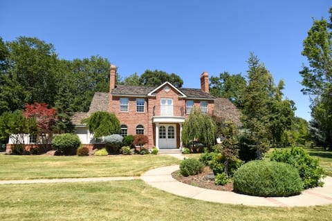 Oakshire Guest House - Jacuzzi + Incredible Views!