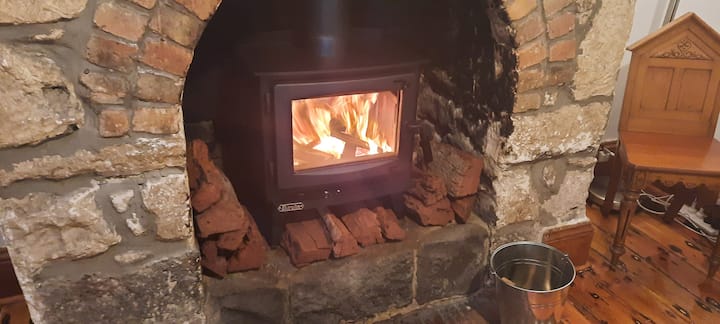 Relaxing 1850's Goldie's Cottage - Port Fairy