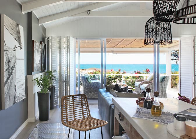 Beachfront Bungalow with Private Pool in Camps Bay