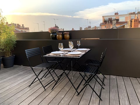 Top performing Airbnb: The rooftops of La Croix-Rousse in Lyon 4e Arrondissement