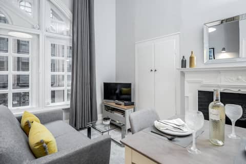 STAY&CO- Cozy& Modern Studio Apt in St Martin Lane