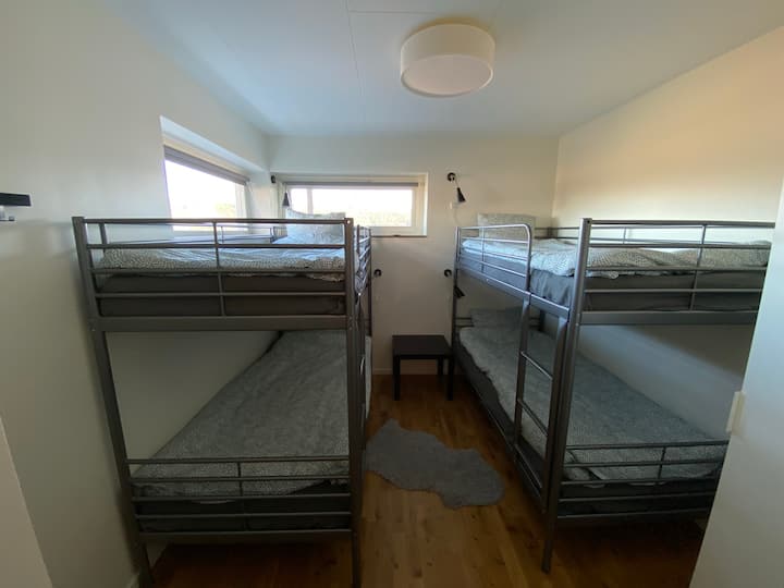 Sovrum nedervåning med plats för 4
