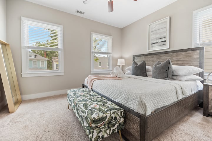 חדר שינה קינג עם חדר רחצה צמוד