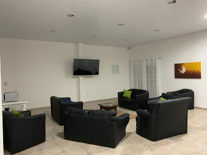 Sala de TV do condomínio 