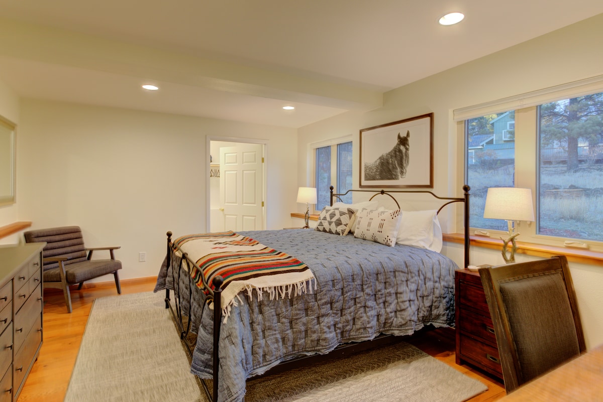 letto matrimoniale grande nel soggiorno