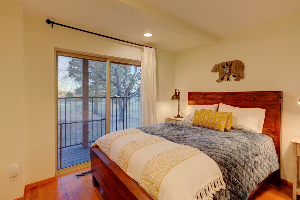 letto matrimoniale con porta scorrevole accesso alla vasca idromassaggio