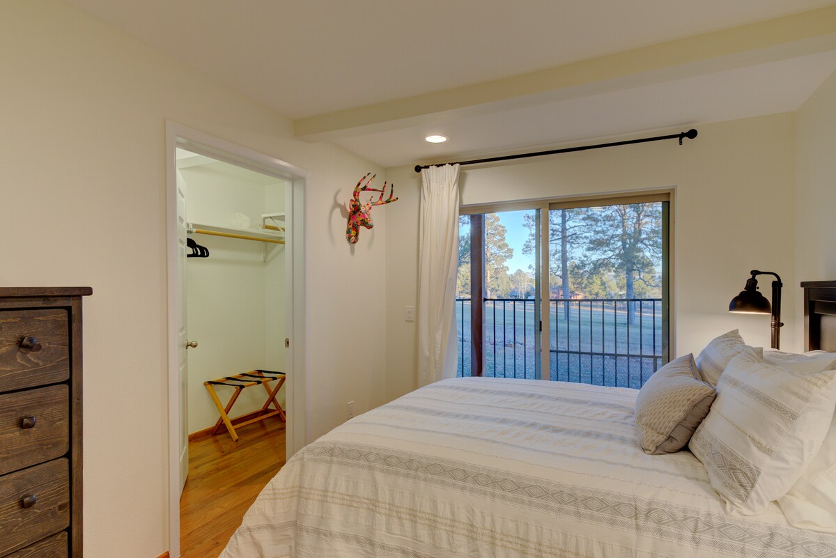 Letto matrimoniale con porta scorrevole accesso alla vasca idromassaggio