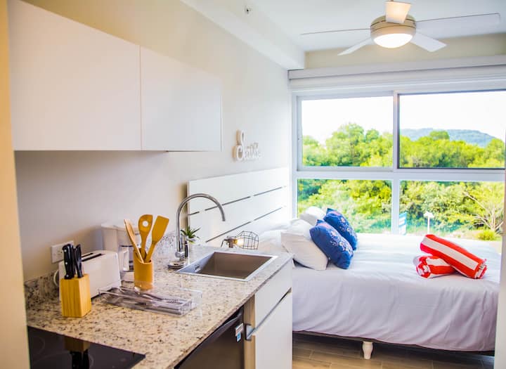 Mountain and jungle view from both bedrooms