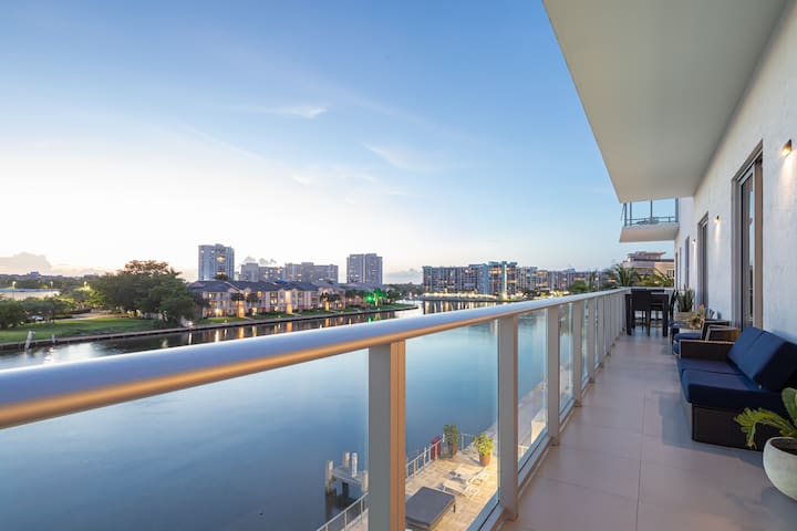 Luxury 3BR w/ Large Terrace & Water Views