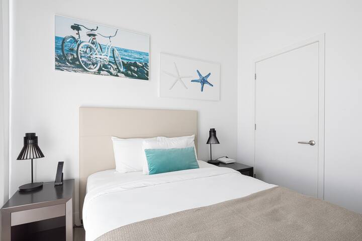 Luxury 3BR w/ Large Terrace & Water Views gallery image 5