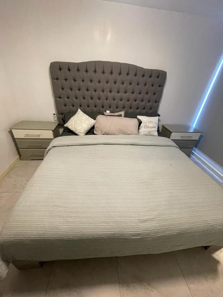 ห้องนอนใหญ่ - เตียงคิงไซส์