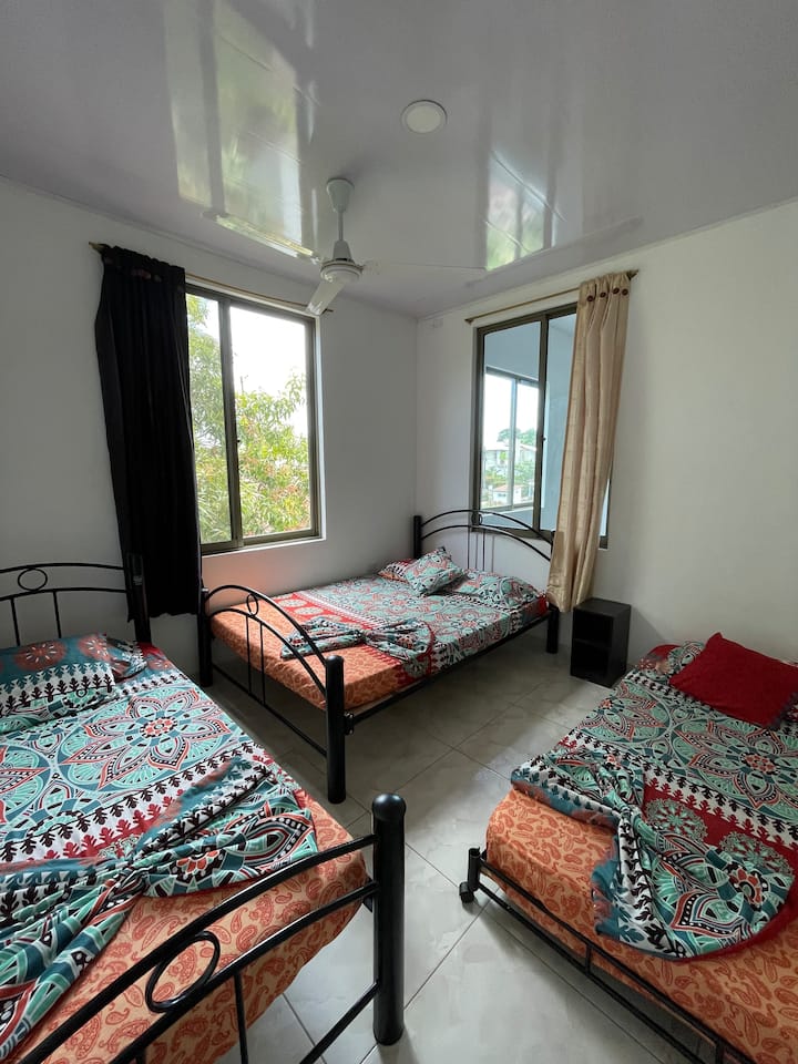 Dhoma 4: me 1 krevat dopio dhe 2 krevate tek (Fjetja 4)