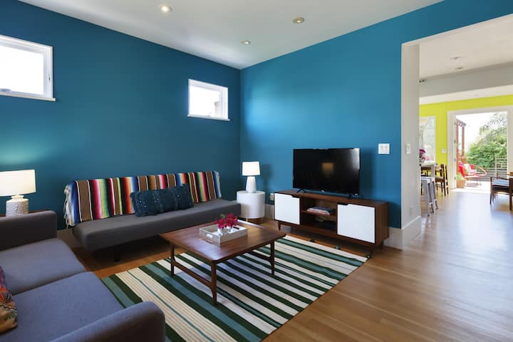Beautiful Tropical Modern Bungalow - Oakland, CA