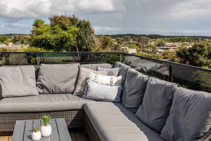 Oasis on Sunset | Tranquility Close to the Ocean gallery image 5