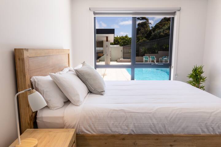 Oasis on Sunset | Tranquility Close to the Ocean gallery image 4