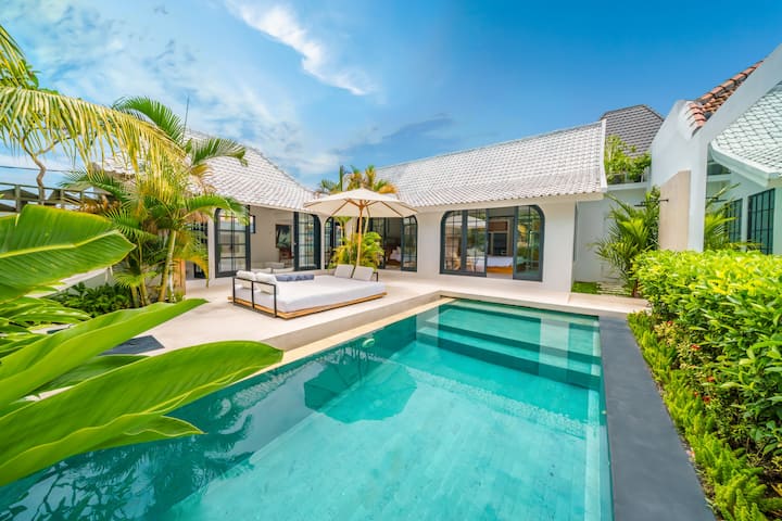 Lovely 2 bdr villa close to the beach in Canggu !