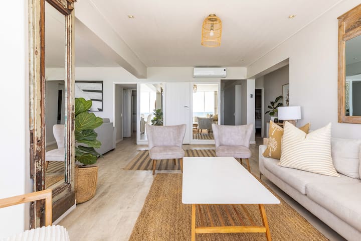 Clifton Sands F2 Valhalla 1st Beach Apartment gallery image 4