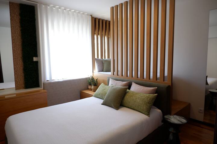 Porto | Renovated w/ Garage, Kitchen & Nespresso gallery image 5