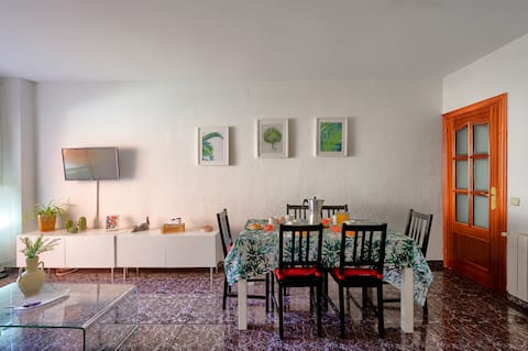 Big apartment for 6 close to the beach and train