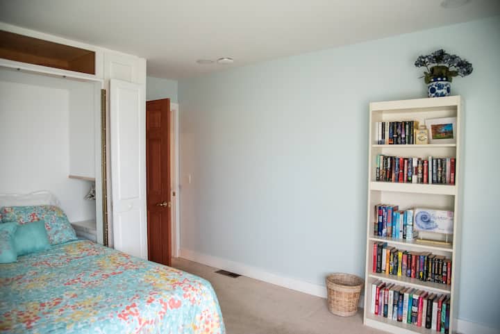 Second bedroom with queen size murphy bed