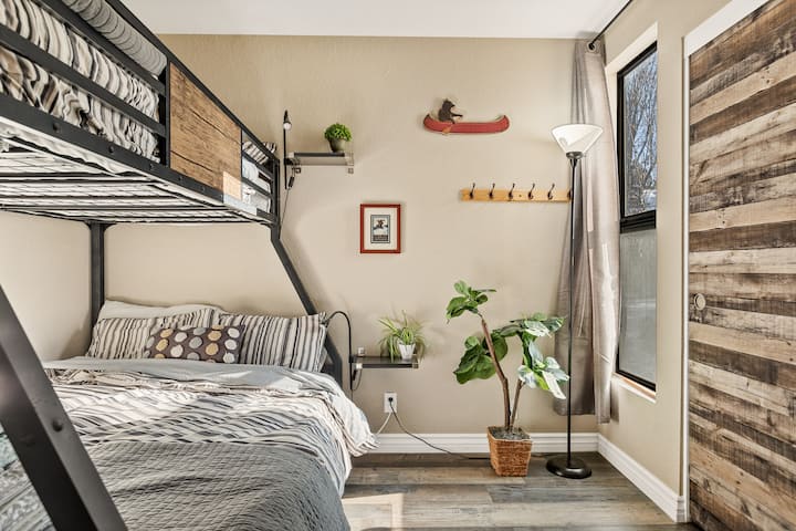 ห้องนอนที่สองพร้อมเตียงคู่/เตียงเดี่ยว