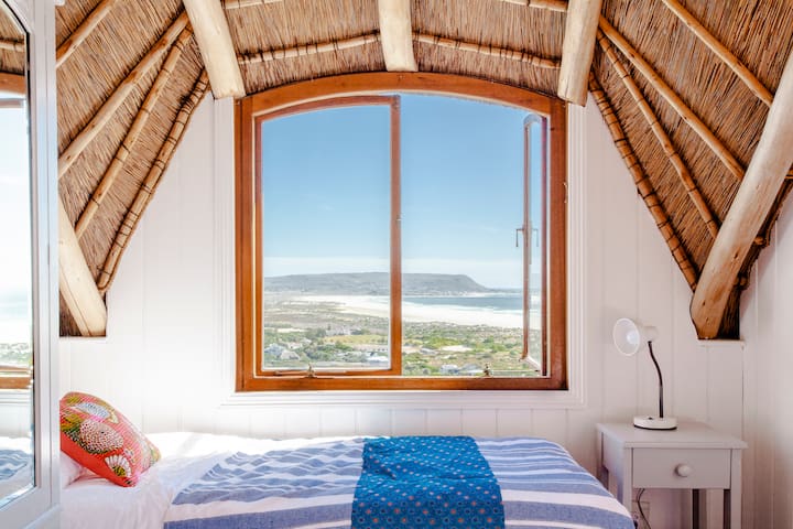 Beachscape Waves, Views & Wi-Fi -Nordhoek’s best