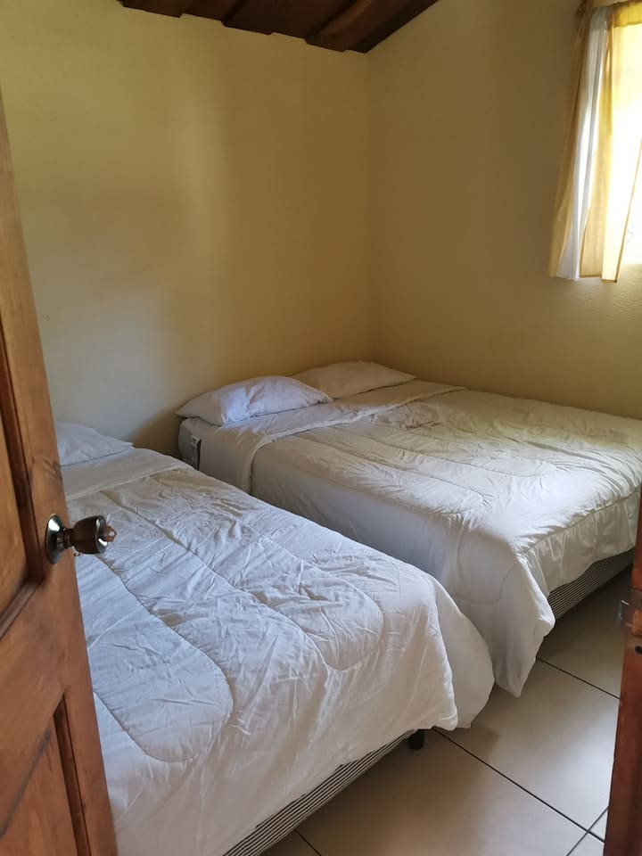 חדר 3 ** 2 מיטות כפולות *