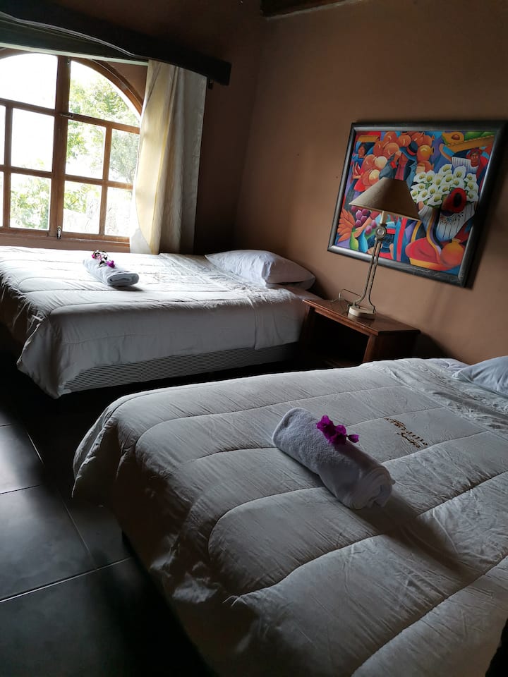 חדר 3
* 2 מיטות זוגיות
* קיבולת של 4 אנשים