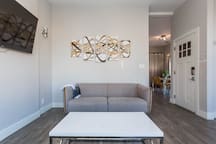 Superb Location 2br Flat next to Wrigley & Transit rental in Chicago