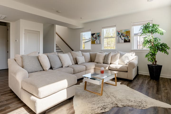 1.3 Miles Broadway! Brand New! 3 Story Rooftop! - Nashville, TN