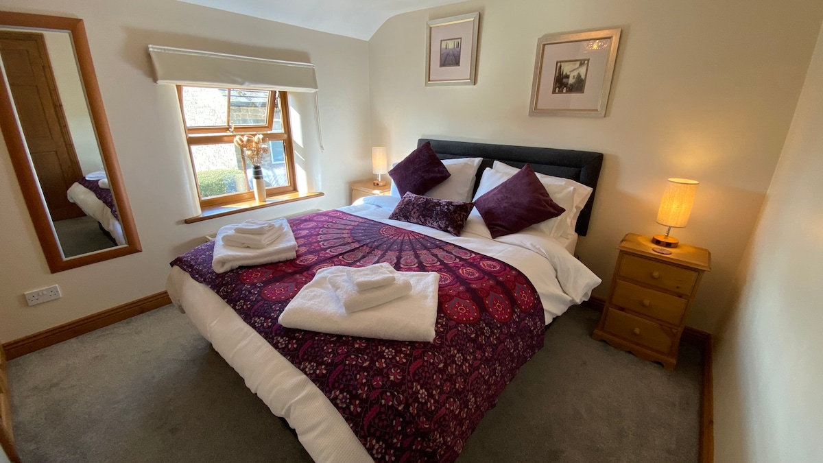 2. spavaća soba - bračni krevet (širine 180 - 200 cm)