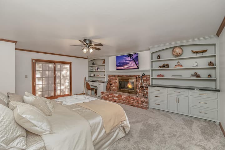 Master bedroom with fireplace. Large Master suite with an En Suite full bathroom on the first floor.