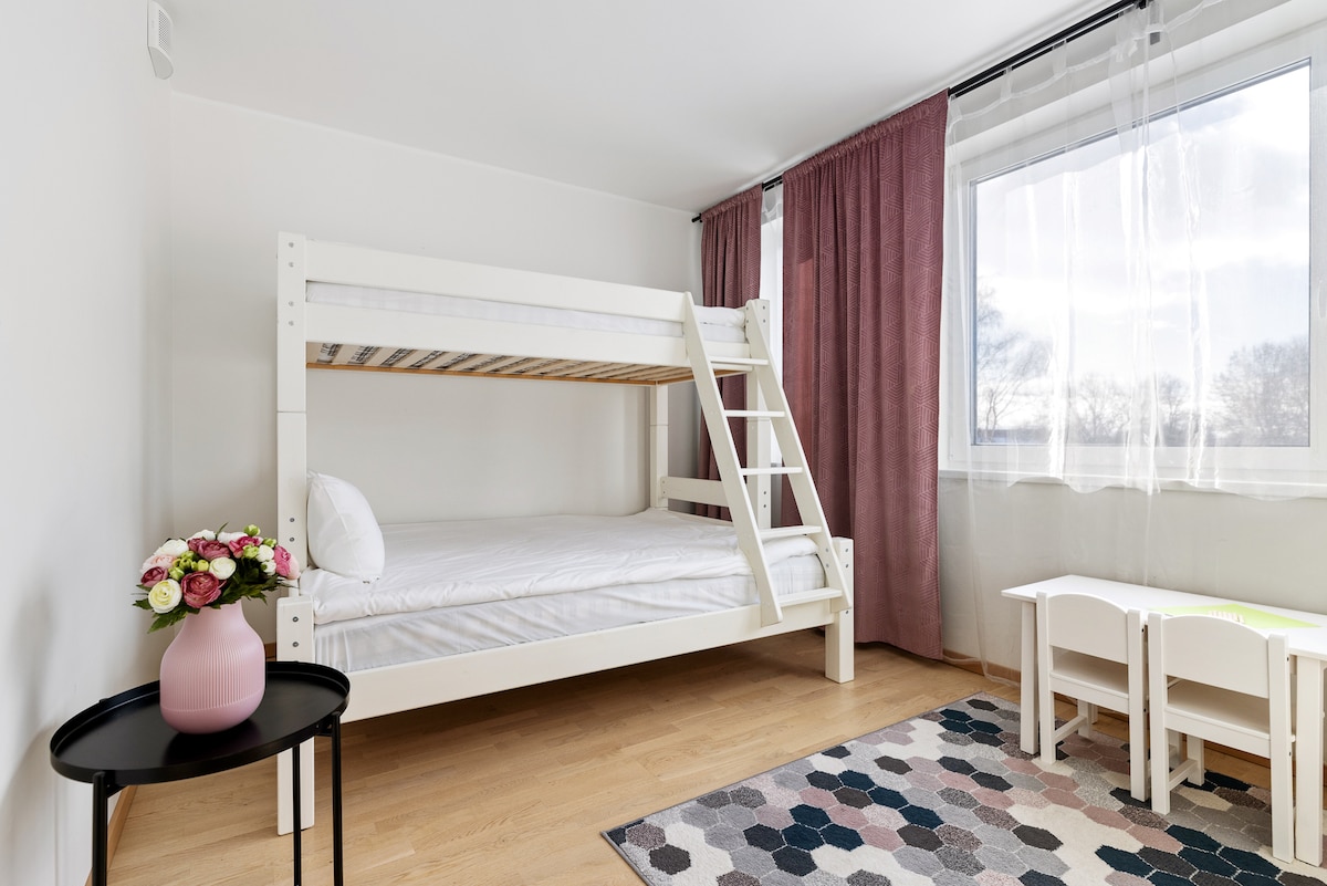 Roosa lastetuba / Pink kids room