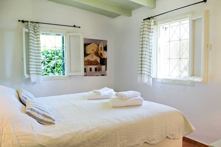 Spavaća soba puna svjetla