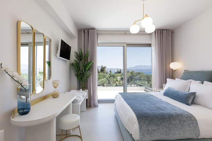 First floor bedroom with King size bed (1,60 x 2,00)
