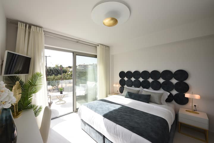 First floor bedroom with two single beds (0,90 x 2,00) that may be converted into a King size bed (1,80 x 2,00)