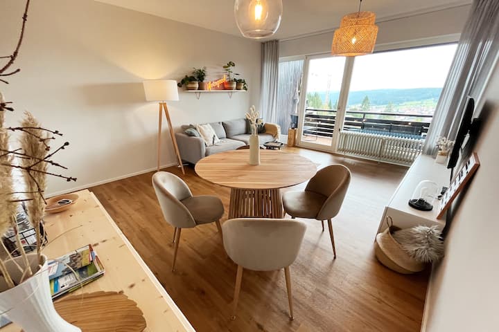 Wohn-Esszimmer // Living-dining room