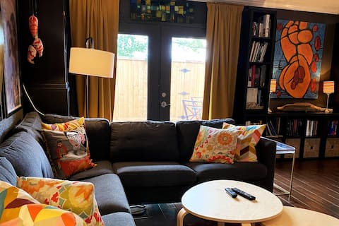 The Artful Abode 3/2.5/2 w/decked patio